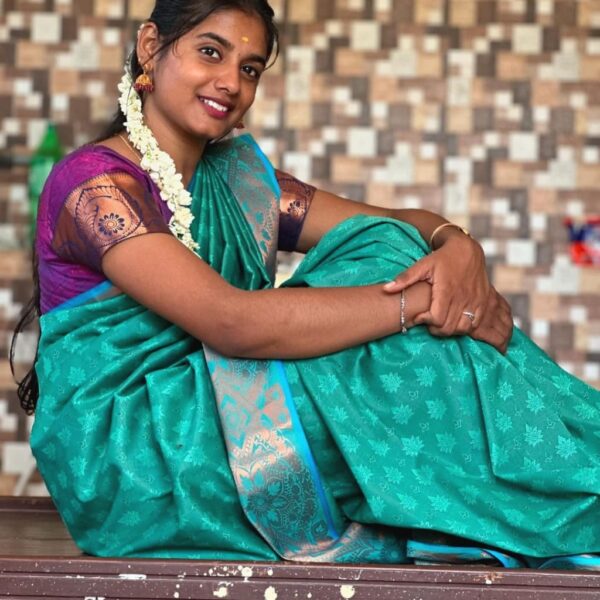 poondhamil sarees - peacock green